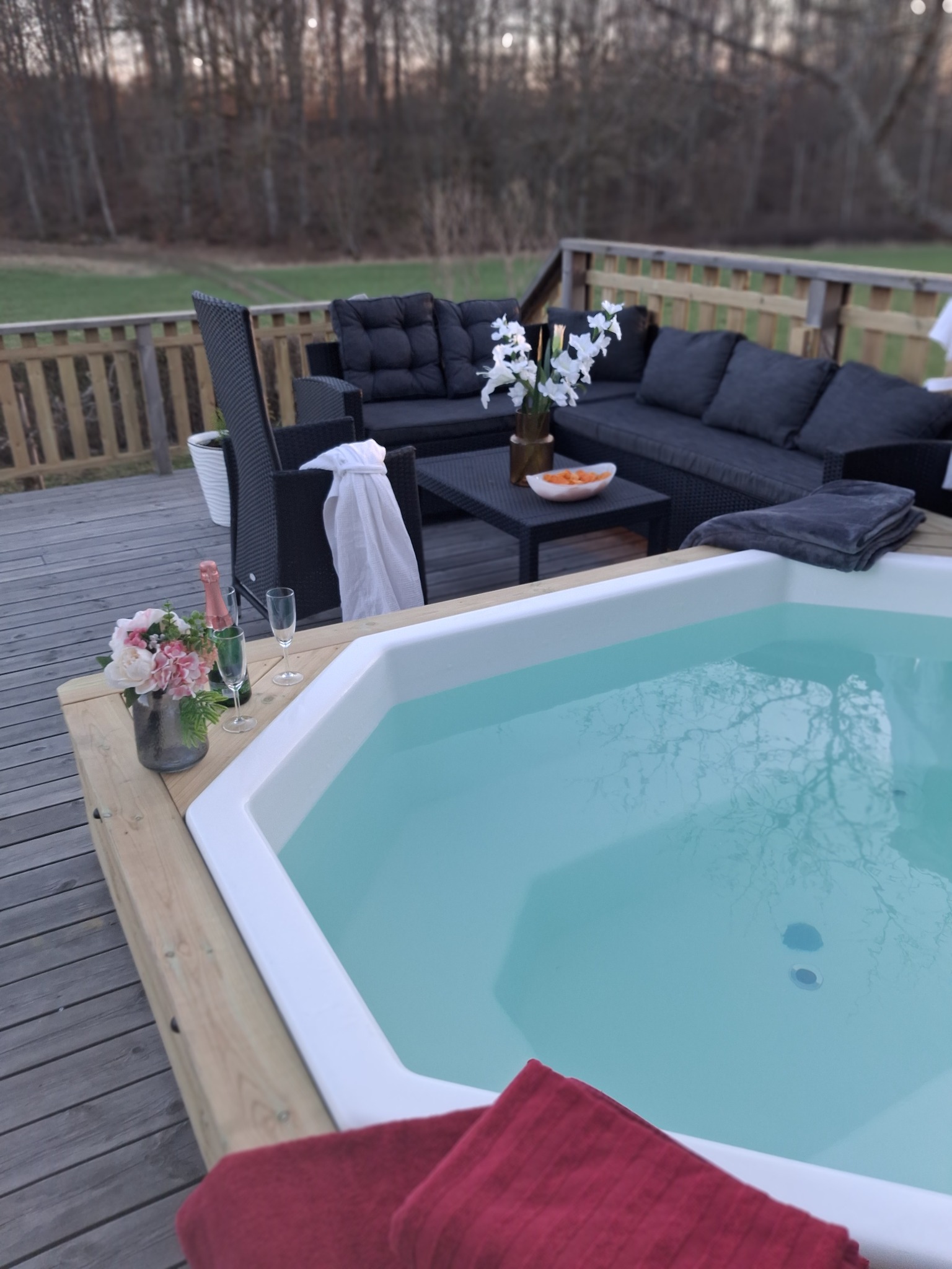 Privat hot tub på terrassen vid The Nordic Farmhouse